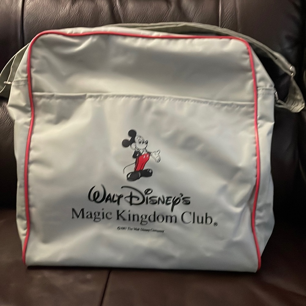 Vintage 1987 Walt Disney travel bag.